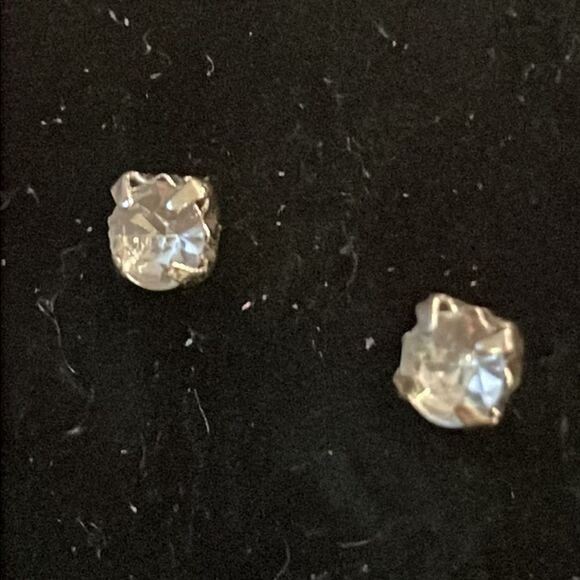 0.5” silver tone dainty solitaire cut cubic zirconia stud earrings - Picture 6 of 11